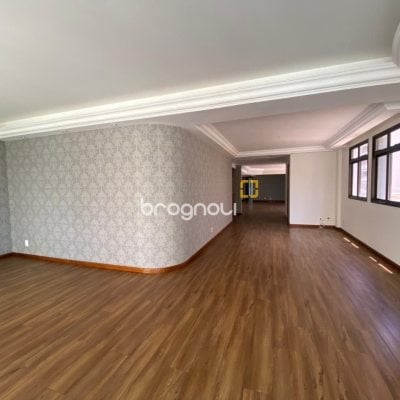 Apartamento com 254m², 3 quartos (sendo 3 suítes), 2 garagens, no bairro Centro em Florianópolis