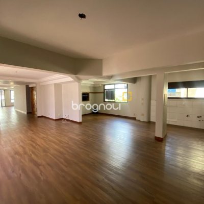 Apartamento com 254m², 3 quartos (sendo 3 suítes), 2 garagens, no bairro Centro em Florianópolis