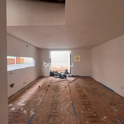 Casa com 130m², 4 quartos (sendo 1 suíte), 2 garagens, no bairro Campeche em Florianópolis