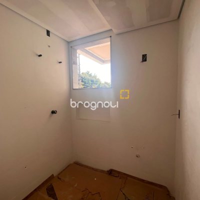Casa com 130m², 4 quartos (sendo 1 suíte), 2 garagens, no bairro Campeche em Florianópolis