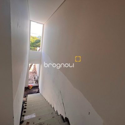 Casa com 130m², 4 quartos (sendo 1 suíte), 2 garagens, no bairro Campeche em Florianópolis