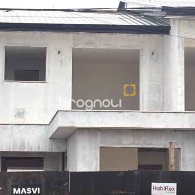 Casa com 130m², 4 quartos (sendo 1 suíte), 2 garagens, no bairro Campeche em Florianópolis