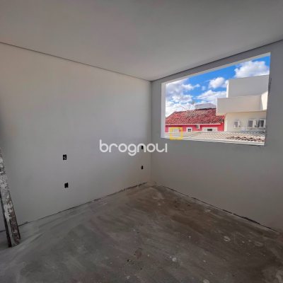Casa com 130m², 4 quartos (sendo 1 suíte), 2 garagens, no bairro Campeche em Florianópolis