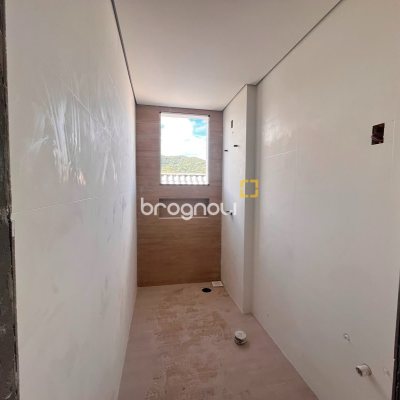 Casa com 130m², 4 quartos (sendo 1 suíte), 2 garagens, no bairro Campeche em Florianópolis