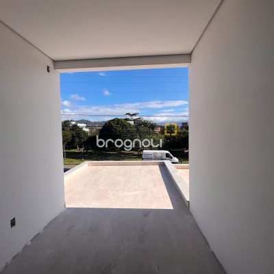 Casa com 130m², 4 quartos (sendo 1 suíte), 2 garagens, no bairro Campeche em Florianópolis