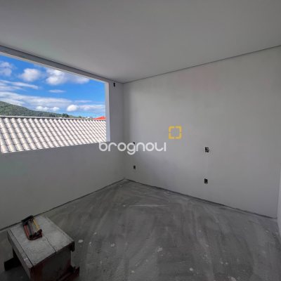 Casa com 130m², 4 quartos (sendo 1 suíte), 2 garagens, no bairro Campeche em Florianópolis