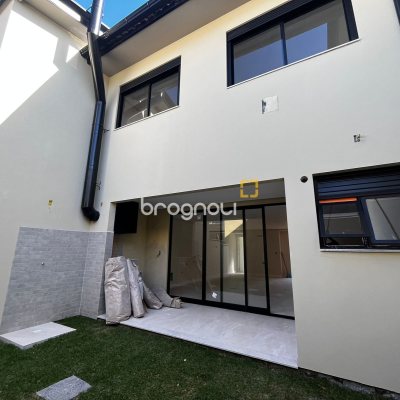 Casa com 130m², 4 quartos (sendo 1 suíte), 2 garagens, no bairro Campeche em Florianópolis