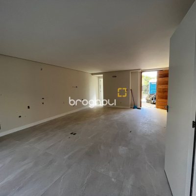 Casa com 130m², 4 quartos (sendo 1 suíte), 2 garagens, no bairro Campeche em Florianópolis
