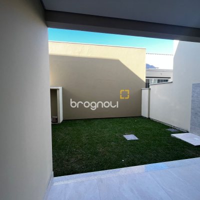 Casa com 130m², 4 quartos (sendo 1 suíte), 2 garagens, no bairro Campeche em Florianópolis