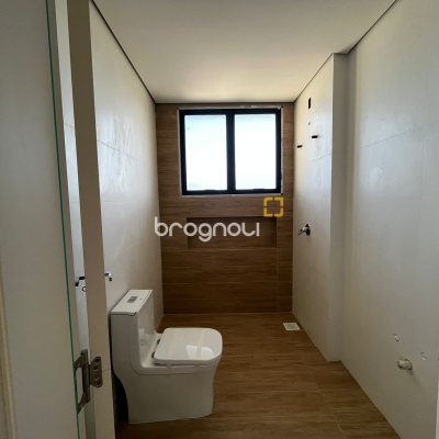 Casa com 130m², 4 quartos (sendo 1 suíte), 2 garagens, no bairro Campeche em Florianópolis