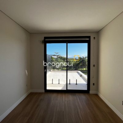 Casa com 130m², 4 quartos (sendo 1 suíte), 2 garagens, no bairro Campeche em Florianópolis