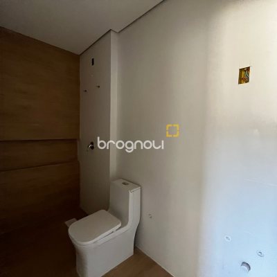 Casa com 130m², 4 quartos (sendo 1 suíte), 2 garagens, no bairro Campeche em Florianópolis
