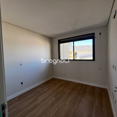 Casa com 130m², 4 quartos (sendo 1 suíte), 2 garagens, no bairro Campeche em Florianópolis