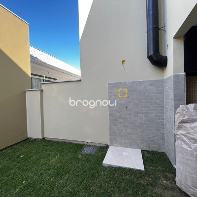 Casa com 130m², 4 quartos (sendo 1 suíte), 2 garagens, no bairro Campeche em Florianópolis