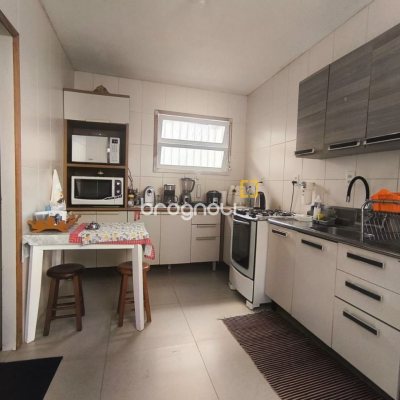 Casa com 153m², 3 quartos (sendo 1 suíte), no bairro Parque São Jorge em Florianópolis