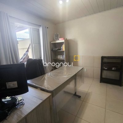 Casa com 153m², 3 quartos (sendo 1 suíte), no bairro Parque São Jorge em Florianópolis