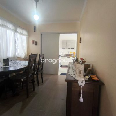Casa com 153m², 3 quartos (sendo 1 suíte), no bairro Parque São Jorge em Florianópolis