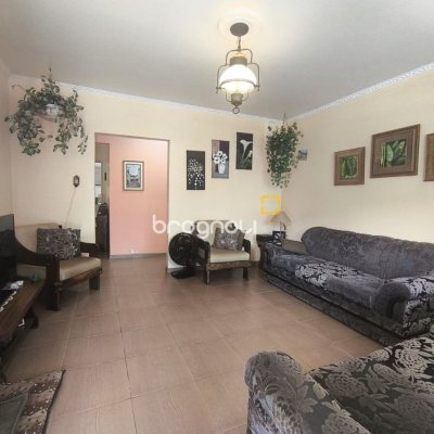 Casa com 153m², 3 quartos (sendo 1 suíte), no bairro Parque São Jorge em Florianópolis