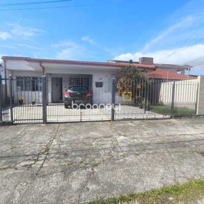 Casa com 153m², 3 quartos (sendo 1 suíte), no bairro Parque São Jorge em Florianópolis