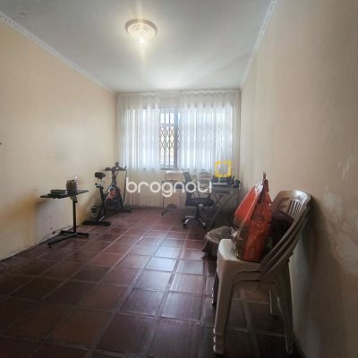 Casa com 153m², 3 quartos (sendo 1 suíte), no bairro Parque São Jorge em Florianópolis