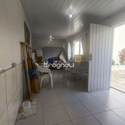 Casa com 153m², 3 quartos (sendo 1 suíte), no bairro Parque São Jorge em Florianópolis