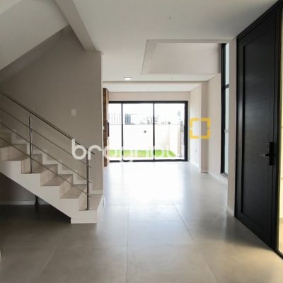 Casa de Condomínio com 150m², 3 quartos (sendo 1 suíte), 2 garagens, no bairro Beira Rio em Biguaçu