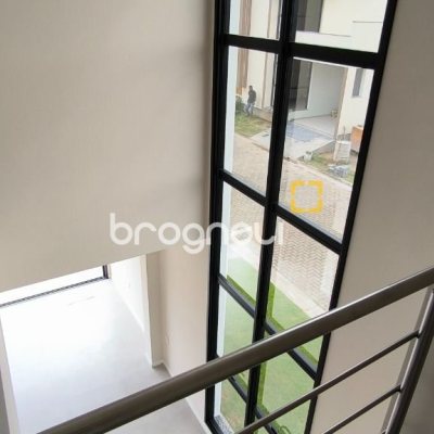 Casa de Condomínio com 150m², 3 quartos (sendo 1 suíte), 2 garagens, no bairro Beira Rio em Biguaçu