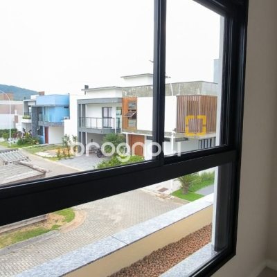 Casa de Condomínio com 150m², 3 quartos (sendo 1 suíte), 2 garagens, no bairro Beira Rio em Biguaçu
