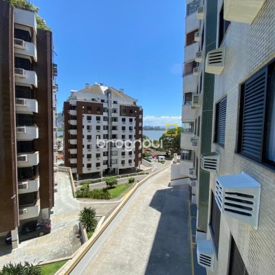 Apartamento com 90m², 4 quartos (sendo 1 suíte), 2 garagens, no bairro João Paulo em Florianópolis