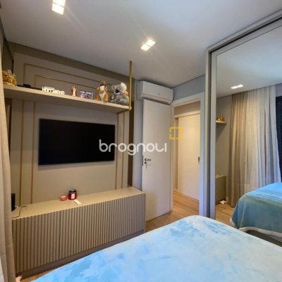 Apartamento com 90m², 4 quartos (sendo 1 suíte), 2 garagens, no bairro João Paulo em Florianópolis