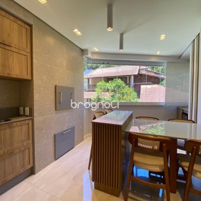 Apartamento com 90m², 4 quartos (sendo 1 suíte), 2 garagens, no bairro João Paulo em Florianópolis