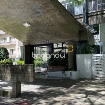 Apartamento com 144m², 3 quartos (sendo 1 suíte), 1 garagem, no bairro Centro em Florianópolis