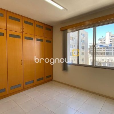 Apartamento com 144m², 3 quartos (sendo 1 suíte), 1 garagem, no bairro Centro em Florianópolis