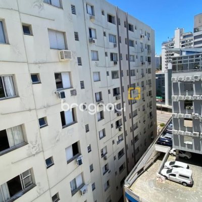 Apartamento com 144m², 3 quartos (sendo 1 suíte), 1 garagem, no bairro Centro em Florianópolis