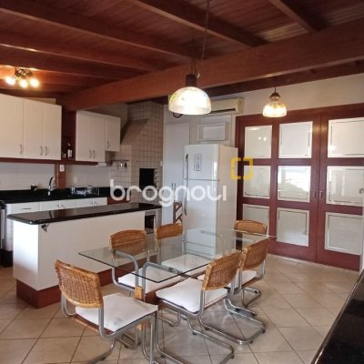 Cobertura com 108m², 3 quartos (sendo 1 suíte), 1 garagem, no bairro Jurerê em Florianópolis