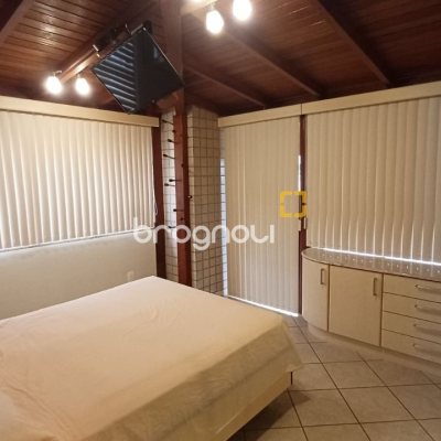 Cobertura com 108m², 3 quartos (sendo 1 suíte), 1 garagem, no bairro Jurerê em Florianópolis