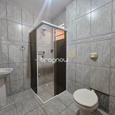 Casa com 258m², 6 quartos (sendo 2 suítes), 2 garagens, no bairro Barreiros em São José