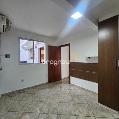 Casa com 258m², 6 quartos (sendo 2 suítes), 2 garagens, no bairro Barreiros em São José