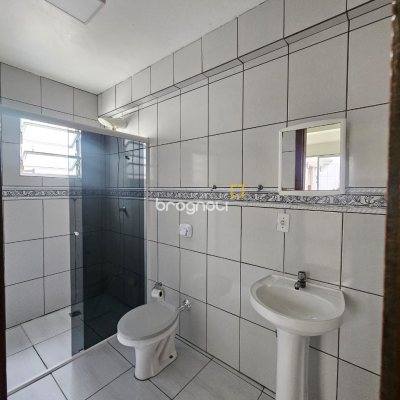 Casa com 258m², 6 quartos (sendo 2 suítes), 2 garagens, no bairro Barreiros em São José