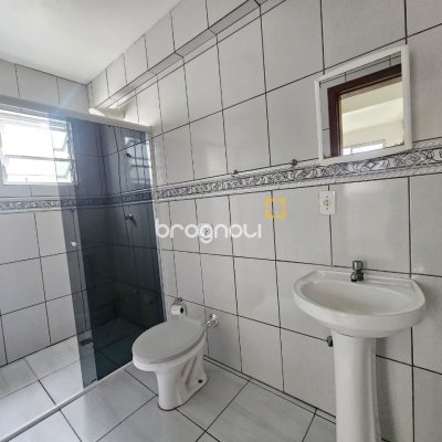 Casa com 258m², 6 quartos (sendo 2 suítes), 2 garagens, no bairro Barreiros em São José