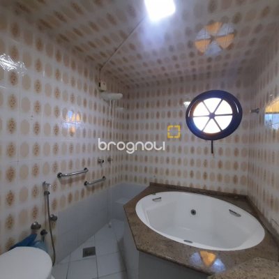 Casa com 340m², 4 garagens, no bairro Jardim Janaina em Biguaçu
