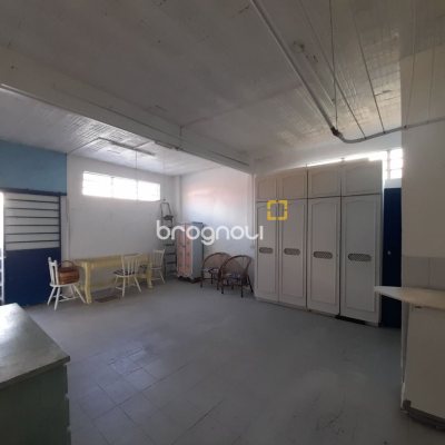 Casa com 340m², 4 garagens, no bairro Jardim Janaina em Biguaçu