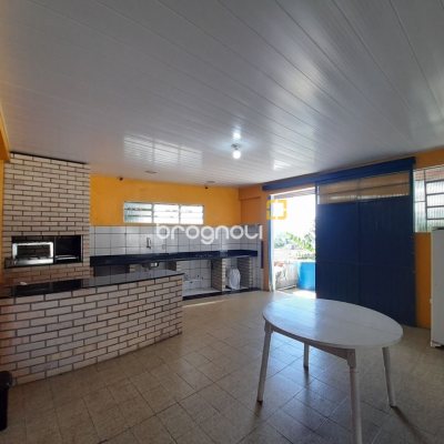 Casa com 340m², 4 garagens, no bairro Jardim Janaina em Biguaçu