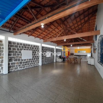 Casa com 340m², 4 garagens, no bairro Jardim Janaina em Biguaçu