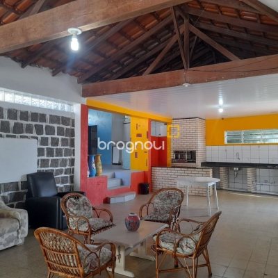Casa com 340m², 4 garagens, no bairro Jardim Janaina em Biguaçu