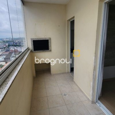 Apartamento com 59m², 2 quartos, 1 garagem, no bairro Barreiros em São José