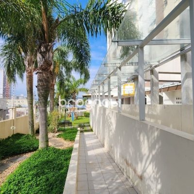Apartamento com 59m², 2 quartos, 1 garagem, no bairro Barreiros em São José