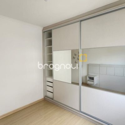 Apartamento com 59m², 2 quartos, 1 garagem, no bairro Barreiros em São José