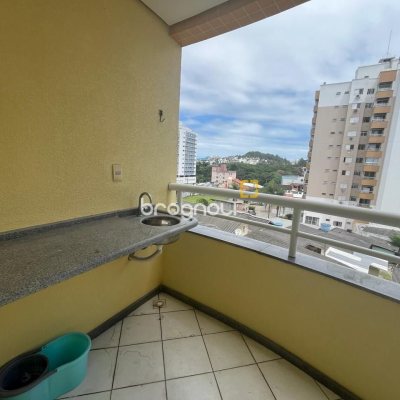 Apartamento com 80m², 2 quartos (sendo 1 suíte), 1 garagem, no bairro Trindade em Florianópolis