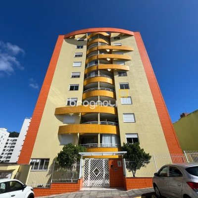Apartamento com 80m², 2 quartos (sendo 1 suíte), 1 garagem, no bairro Trindade em Florianópolis